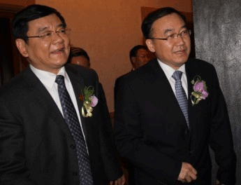 國(guó)家質(zhì)檢總局副局長(zhǎng)劉平均，河南省副省長(zhǎng)徐濟(jì)超進(jìn)入會(huì)場(chǎng)